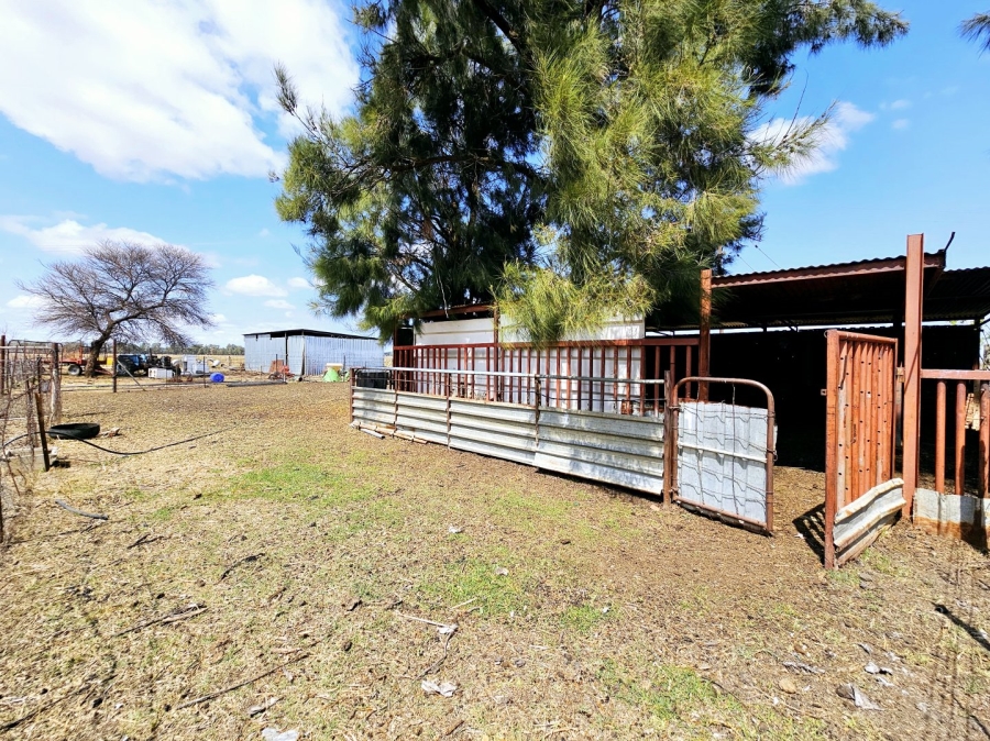 6 Bedroom Property for Sale in Bloemfontein Rural Free State